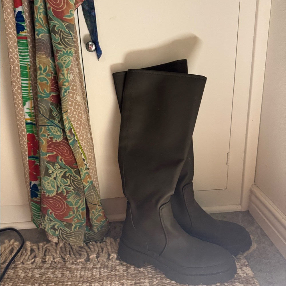 Zara knee high boots size 9 women’s